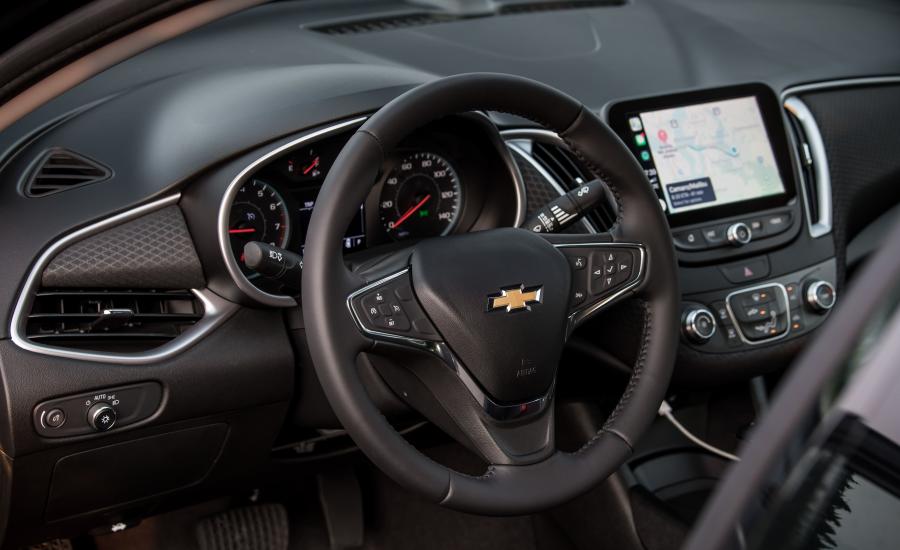 Торпедо Chevrolet Malibu RS 2018 года  (фото 34 из 43)